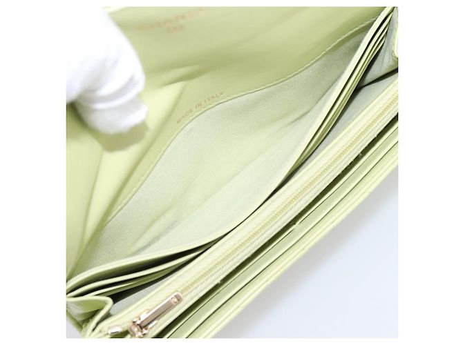 Portafoglio lungo CHANEL Matelasse in pelle d'agnello verde e oro CC Auth 197728 D'oro - vista 18