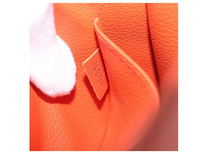 Borsa a pochette LOUIS VUITTON Epi Posh Toilette 19 Orange Pimon LV Auth 199014A Arancione - vista 12