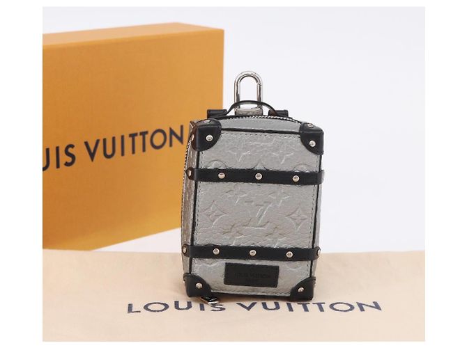 LOUIS VUITTON Monogram Rucksack
Trunk Charm Silver Black M01392 LV Auth 199063M Schwarz Silber - Ansicht 12