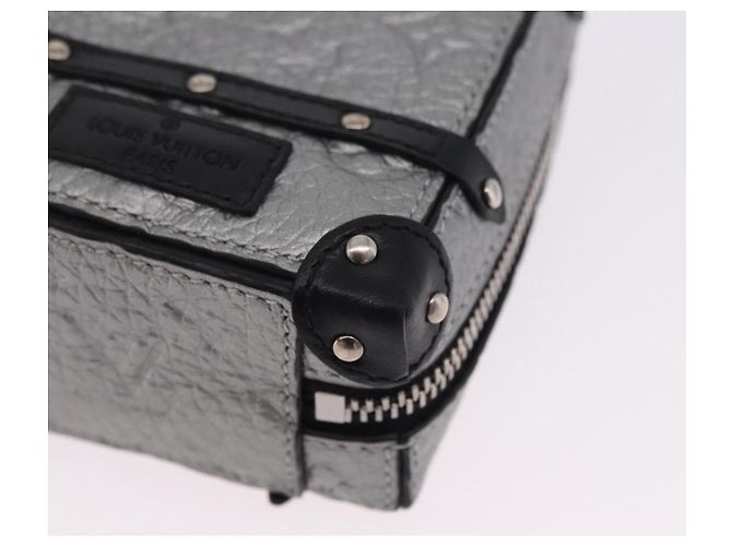 LOUIS VUITTON Monogram Rucksack
Trunk Charm Silver Black M01392 LV Auth 199063M Schwarz Silber - Ansicht 16