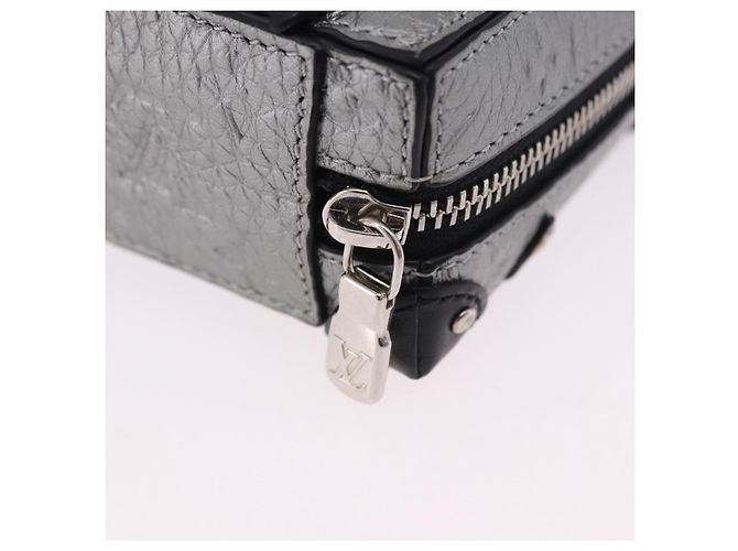 LOUIS VUITTON Monogram Rucksack
Trunk Charm Silver Black M01392 LV Auth 199063M Schwarz Silber - Ansicht 19