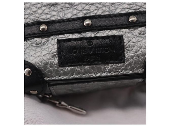 LOUIS VUITTON Monogram Rucksack
Trunk Charm Silver Black M01392 LV Auth 199063M Schwarz Silber - Ansicht 20