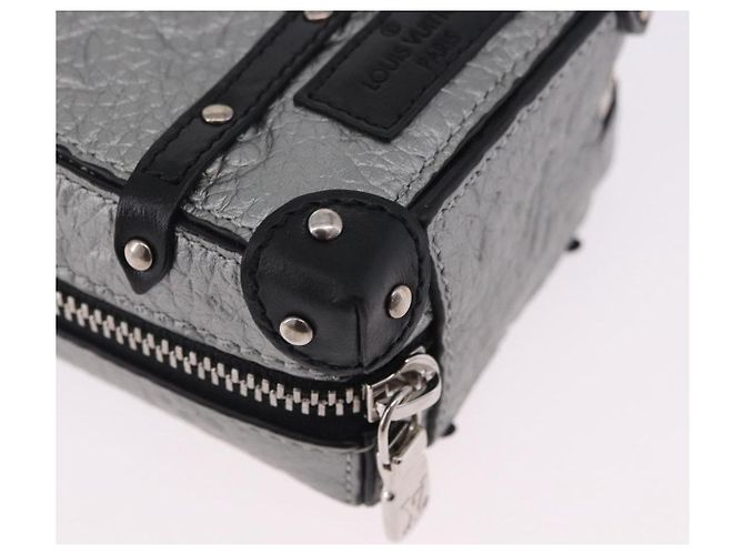 LOUIS VUITTON Monogram Rucksack
Trunk Charm Silver Black M01392 LV Auth 199063M Schwarz Silber - Ansicht 9