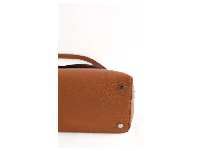Bolsa de ombro Totême T-Lock em couro camel - vista 4