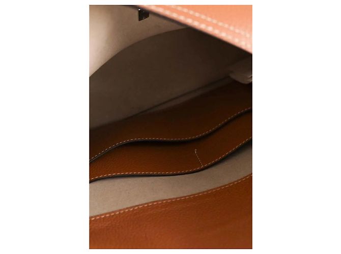 Bolsa de ombro Totême T-Lock em couro camel - vista 6