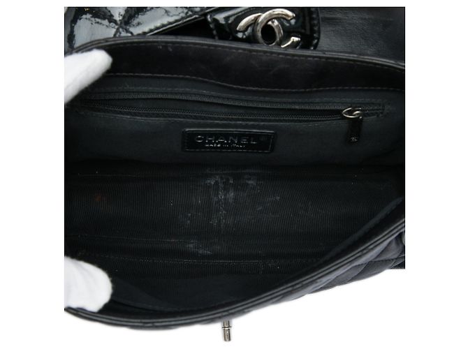 Borsa a tracolla Chanel CC in pelle d'agnello matelassé e vernice nera con catena Bijoux Nero - vista 4