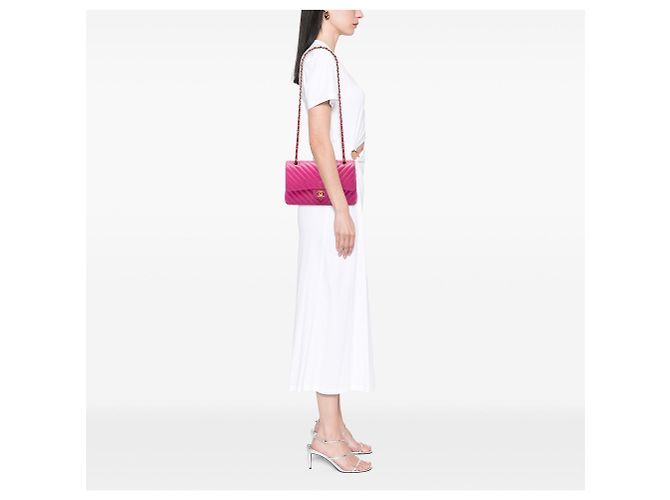 Borsa a tracolla Chanel Medium Classic Chevron in pelle d'agnello Double Flap Rosa - vista 5