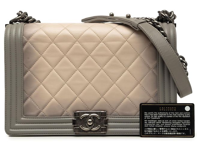 Bolso bandolera Chanel Boy Flap Medium de piel de becerro acolchada Ombre Beige - vista 8