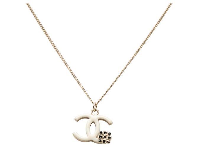 Collana con pendente a fiore Chanel CC placcata in oro e smalto D'oro - vista 2