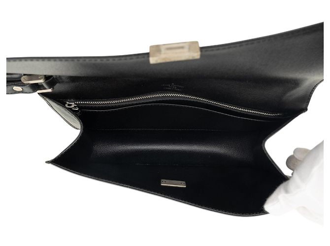 Borsa a pochette Louis Vuitton Taiga Selenga Nera Nero - vista 4