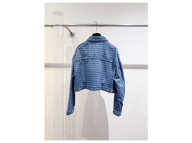 Miu Miu Jeansjacke Blau mit All-over Logo Print Mehrfarben - Ansicht 4