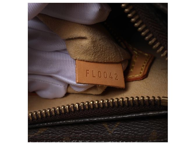 Borsa a tracolla Louis Vuitton Looping MM Monogram Canvas in marrone M51146 Beige - vista 13