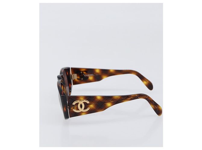 Logo CC in plastica Chanel Marrone - vista 3