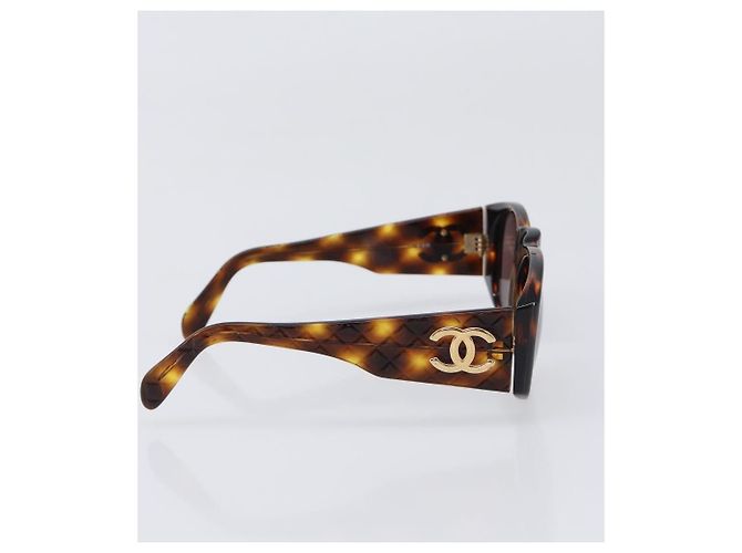 Logo CC in plastica Chanel Marrone - vista 4