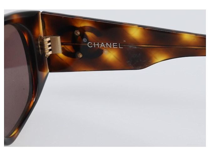 Logo CC in plastica Chanel Marrone - vista 7