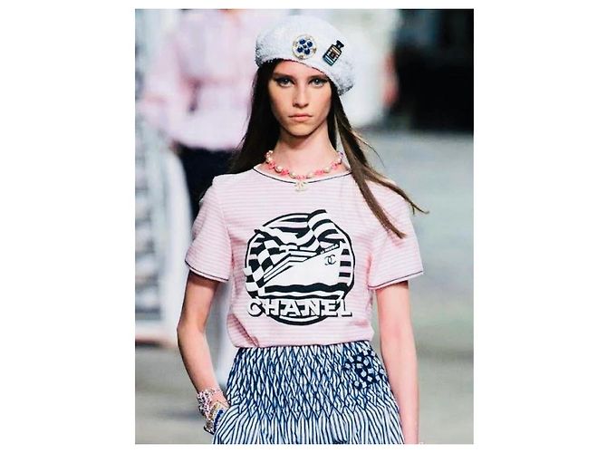T-shirt Chanel a righe rosa e bianche con logo Nero Bianco - vista 2