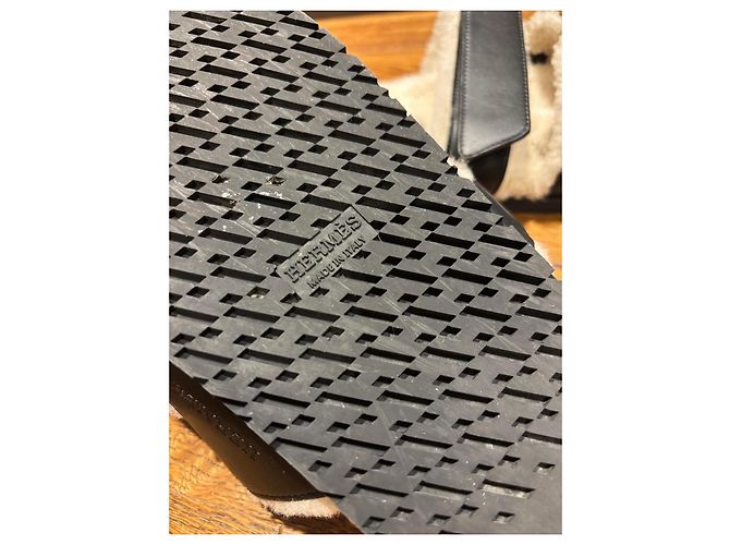 Hermès Sandali Chypre in shearling Nero Bianco - vista 3