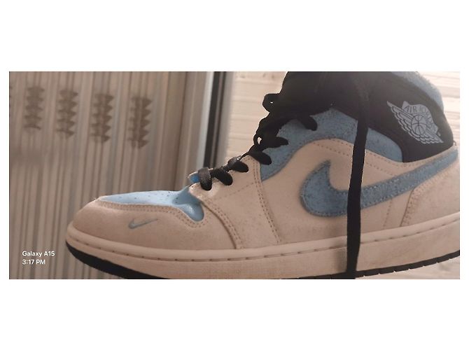 Nike Air Jordan 1 Mid SE Ice Blue Nero Bianco Blu chiaro - vista 3