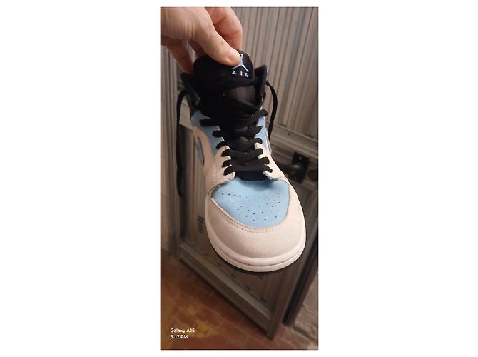 Nike Air Jordan 1 Mid SE Ice Blue Nero Bianco Blu chiaro - vista 4