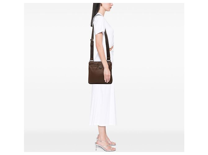 Borsa a tracolla Prada Vitello City con chiusura a zip marrone - vista 6
