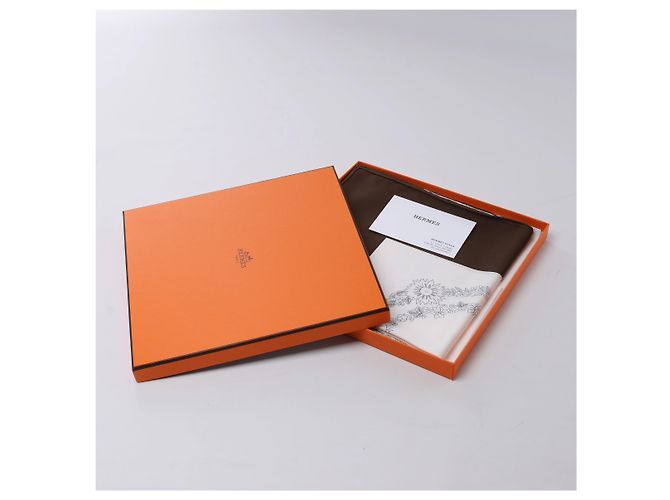 Hermès Carré 90 "Brides de Gala en Fleurs" Seidentuch in Braun - Ansicht 15