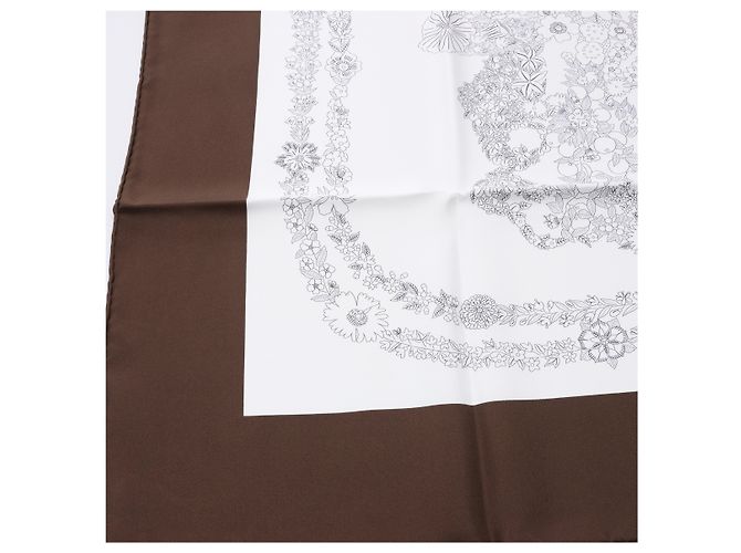 Hermès Carré 90 "Brides de Gala en Fleurs" Seidentuch in Braun - Ansicht 7