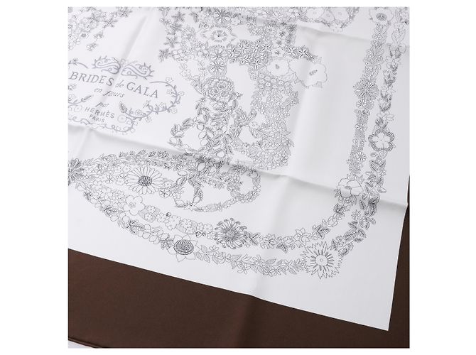 Hermès Carré 90 "Brides de Gala en Fleurs" Seidentuch in Braun - Ansicht 8