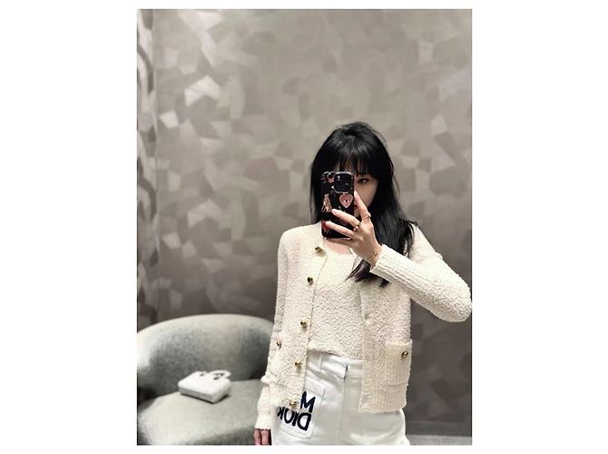 Dior Strickjacke aus schwarzem Tweed mit goldenen Perlenknöpfen Mehrfarben - Ansicht 6