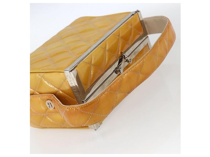 CHANEL Matelasse Vanity Box Patent leather Yellow Silver CC - vista 7