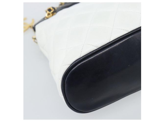 CHANEL Matelasse Chain Shoulder Bag Leather White Gold CC - vista 15