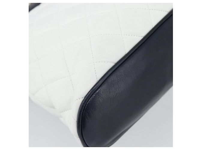 CHANEL Matelasse Chain Shoulder Bag Leather White Gold CC - vista 17
