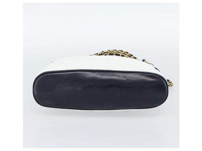 CHANEL Matelasse Chain Shoulder Bag Leather White Gold CC - vista 5
