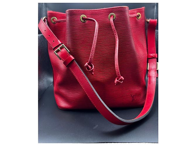 Noe Borsa a secchiello Louis Vuitton Noé in pelle Epi rossa Rosso - vista 2