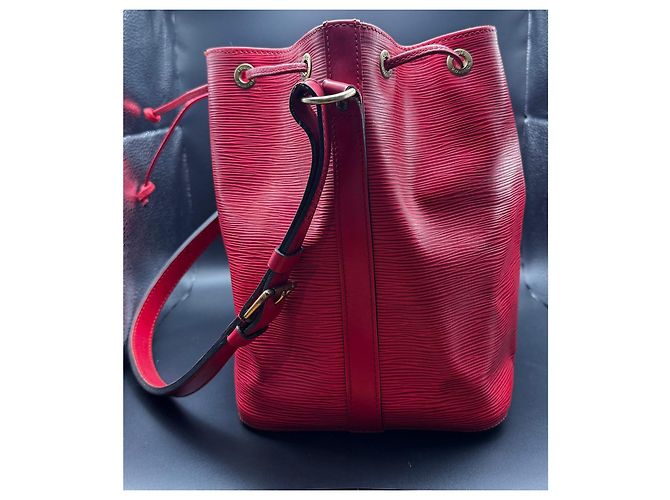 Noe Borsa a secchiello Louis Vuitton Noé in pelle Epi rossa Rosso - vista 4