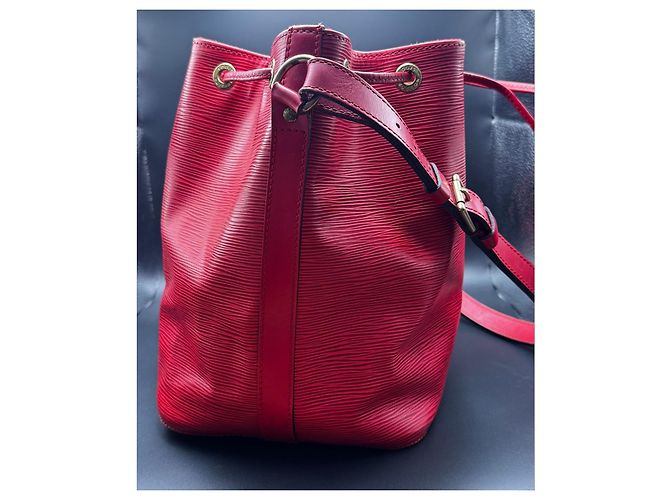 Noe Borsa a secchiello Louis Vuitton Noé in pelle Epi rossa Rosso - vista 5