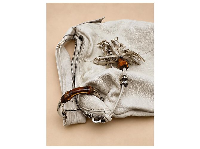 Gucci Bolso de mano de cuero blanco con flecos y detalles de bambú - vista 7