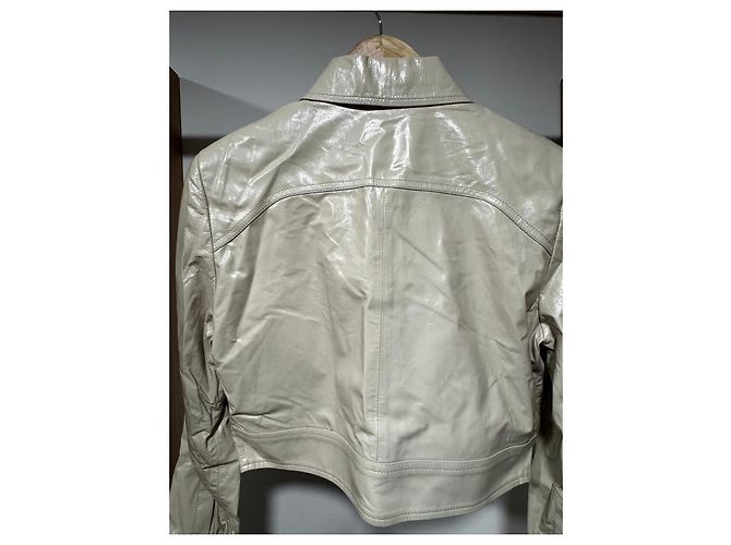 Iro Devta kurze Lammlederjacke in Beige - Ansicht 4