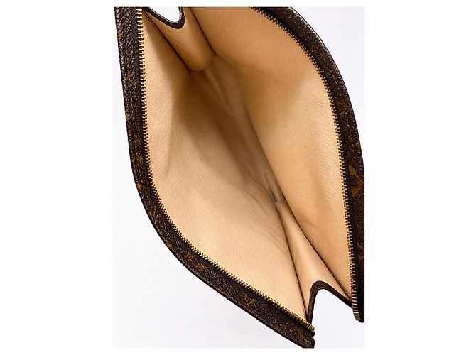 Louis Vuitton Pochette Toiletry Bag Monogram Canvas Marrone - vista 12