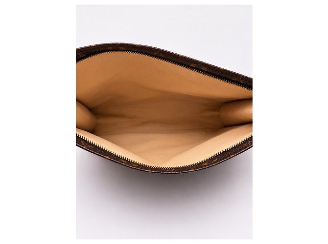 Louis Vuitton Pochette Toiletry Bag Monogram Canvas Marrone - vista 13