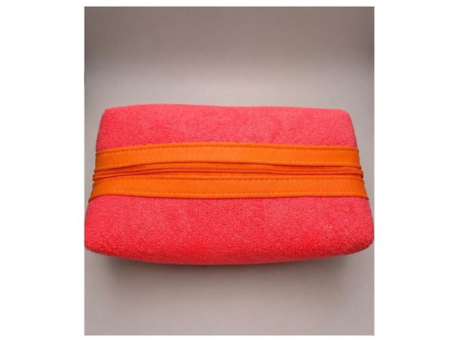 Necessaire Chanel in spugna corallo - vista 3