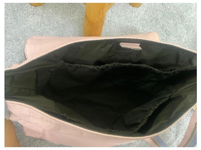 Cappellino in tela monogramma Gucci e borsa a tracolla in pelle rosa Beige - vista 10