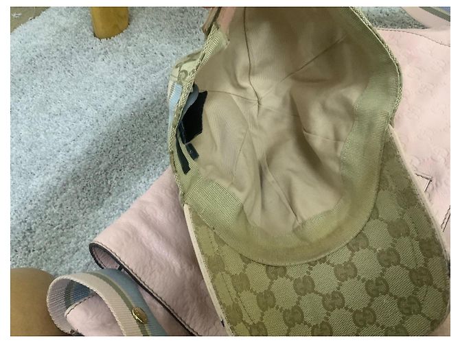 Cappellino in tela monogramma Gucci e borsa a tracolla in pelle rosa Beige - vista 12