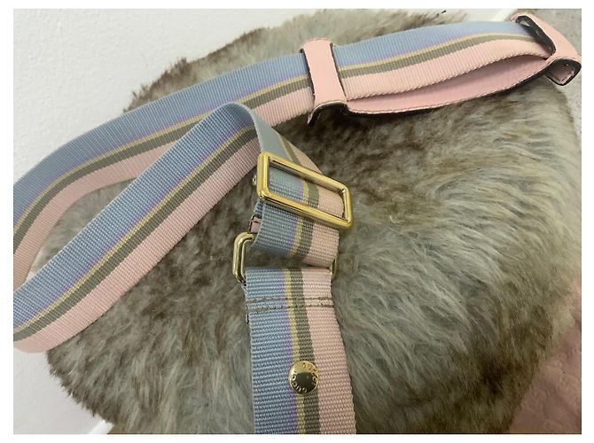 Cappellino in tela monogramma Gucci e borsa a tracolla in pelle rosa Beige - vista 5