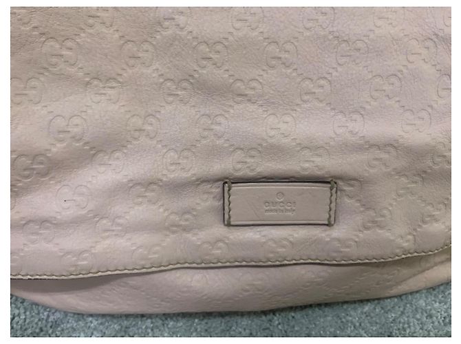 Cappellino in tela monogramma Gucci e borsa a tracolla in pelle rosa Beige - vista 6