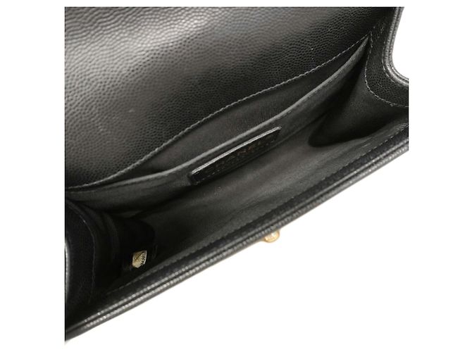 Borsa a tracolla Chanel Boy con catena in pelle caviar nera Nero - vista 4