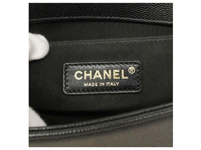 Borsa a tracolla Chanel Boy con catena in pelle caviar nera Nero - vista 5