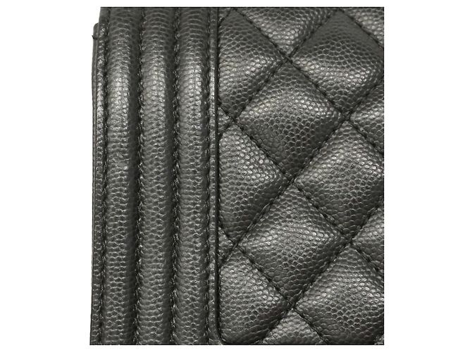 Borsa a tracolla Chanel Boy con catena in pelle caviar nera Nero - vista 8