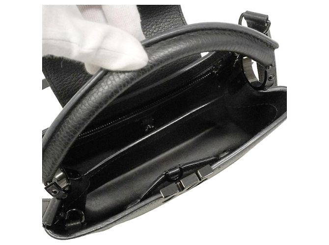 Borsa Louis Vuitton Capucines BB Nero - vista 4