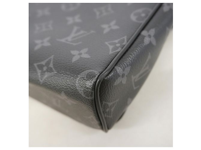 Borsa a tracolla Louis Vuitton Monogram Eclipse District PM Nero - vista 6