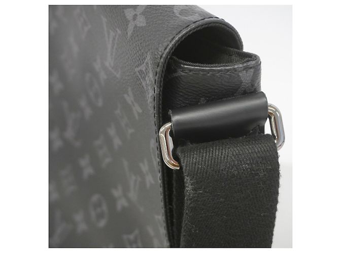 Borsa a tracolla Louis Vuitton Monogram Eclipse District PM Nero - vista 7